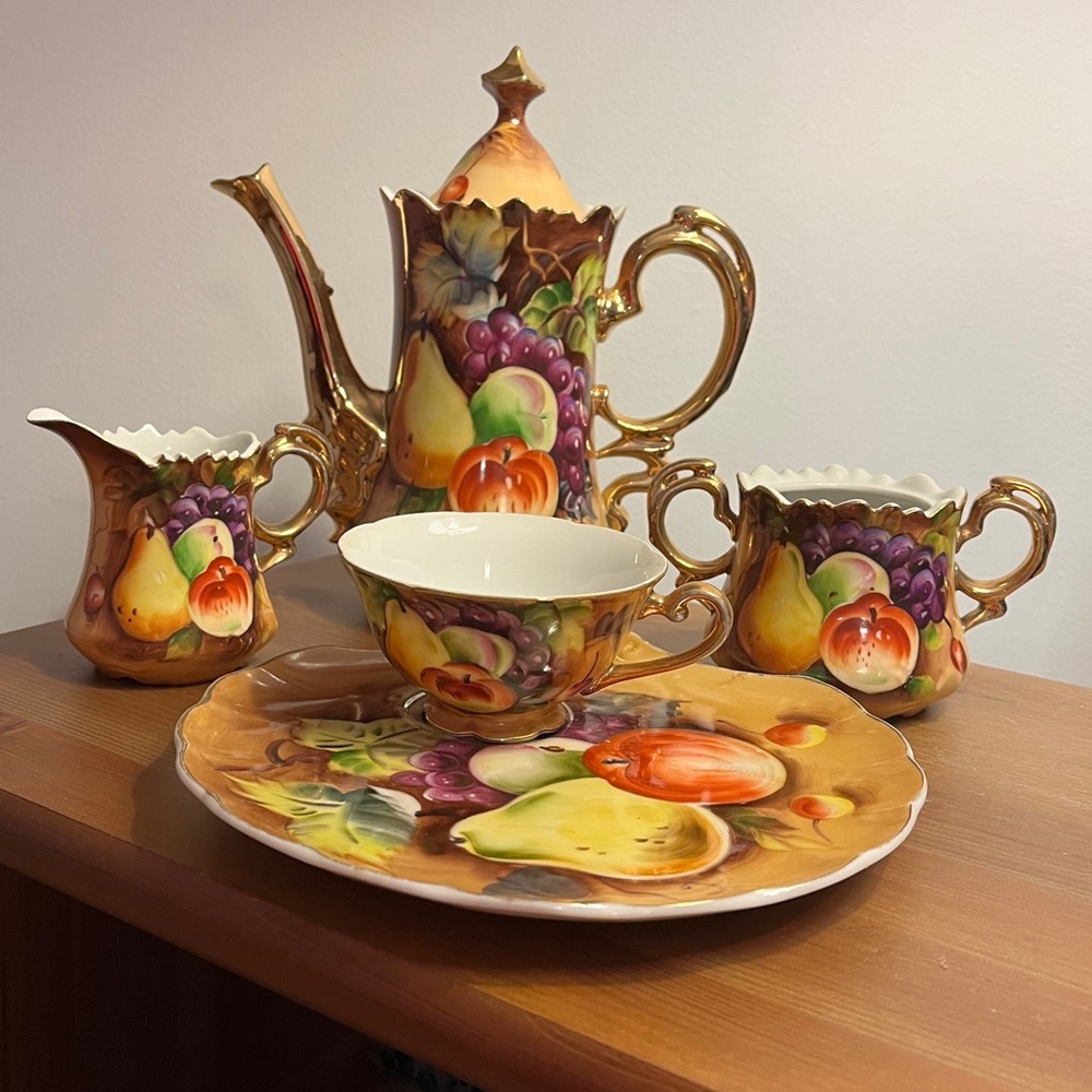 Luncheon set with coffee pot creamer sugar 6 plates and 4 cups with gold trim